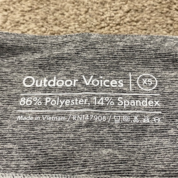 Outdoor Voices Two Tone Grey 3/4 Leggings Size XS - Picture 4 of 6